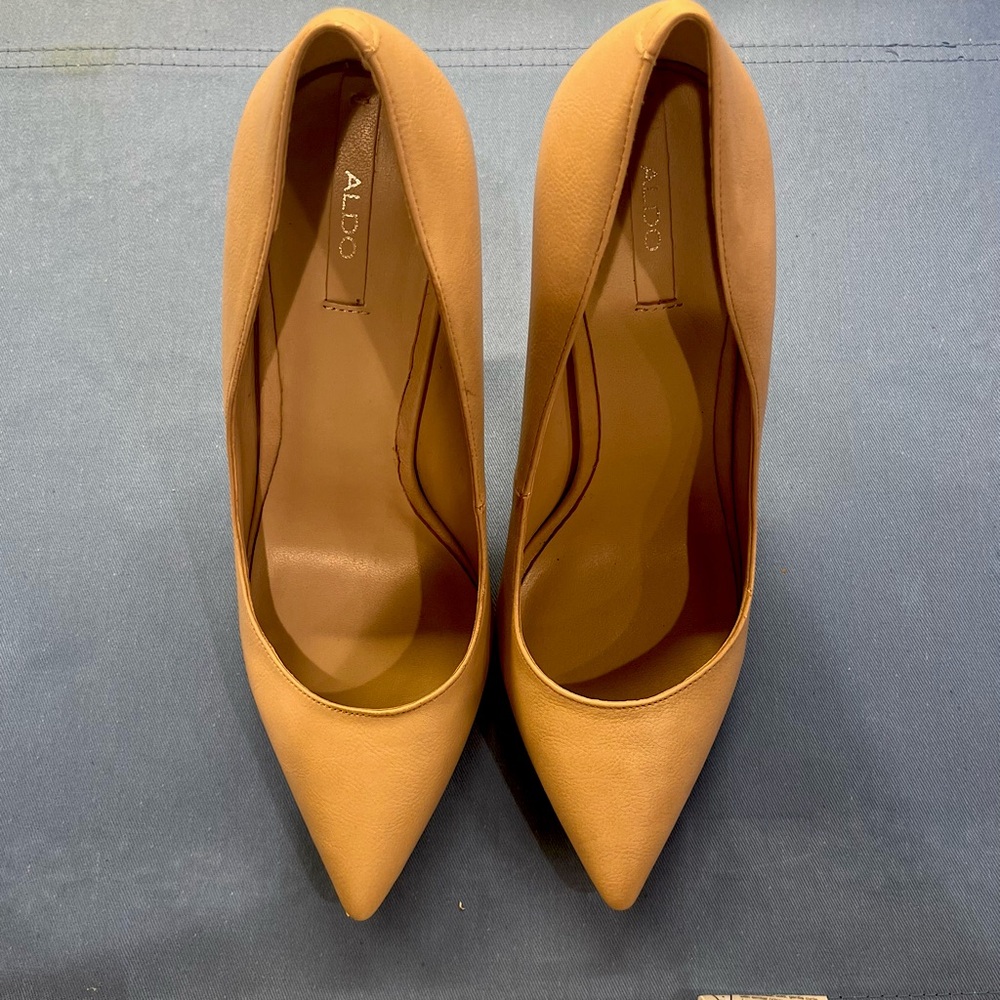 Aldo nude/beige size 6 stiletto high heels